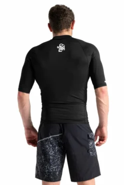 C-Skins Basics Mens Short Sleeve Rash Guard Black -Mystic Verkauf c skins basics mens short sleeve rash guard black4